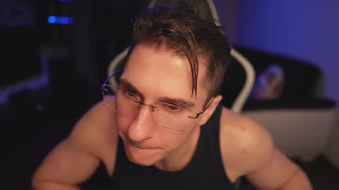 Dorian Reyes online show from March 15, 1:10 am