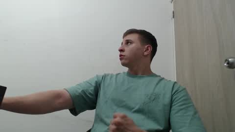 draco_boy2000 online show from March 28, 11:17 pm