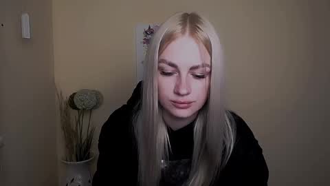 dream_dolly_ online show from September 25, 12:34 pm