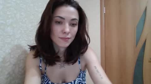 dream_petal_ online show from November 26, 3:20 pm