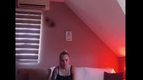 A girl online show from June 30, 10:25 am