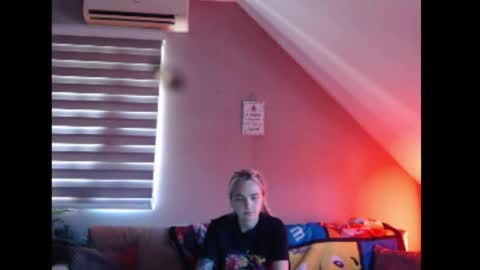 A girl online show from July 3, 7:46 am