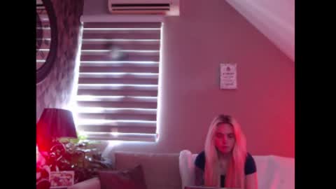 A girl online show from July 10, 7:24 am