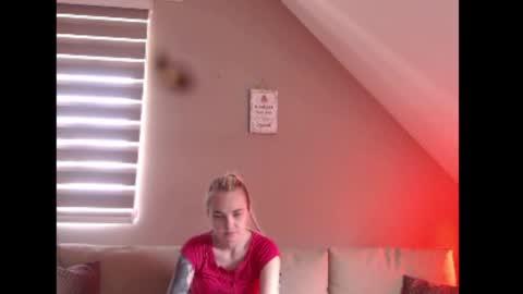 A girl online show from July 27, 7:28 am