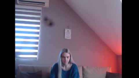 A girl online show from March 6, 8:24 am