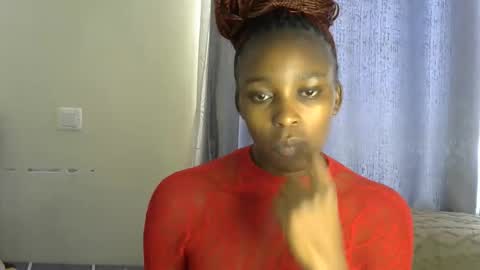 dreamy_queen online show from April 18, 10:17 am