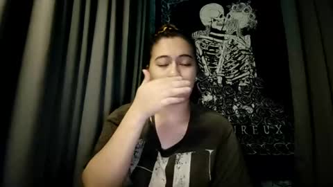 Snapshot of dreamycreamyst chatting on December 28, 1:29 am dreamycreamyst online show from December 28, 1:29 am