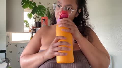 RIRI OR DREAMY online show from January 31, 9:48 pm