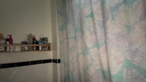 RIRI OR DREAMY online show from October 19, 2:44 pm