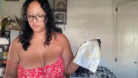 RIRI OR DREAMY online show from October 31, 8:42 pm