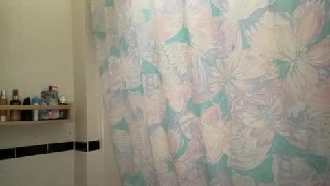 RIRI OR DREAMY online show from September 9, 8:20 pm