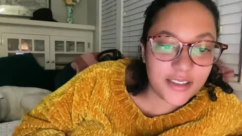 RIRI OR DREAMY online show from February 10, 2:41 am