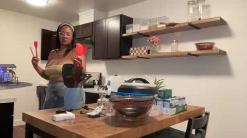 RIRI OR DREAMY online show from July 28, 4:39 pm