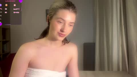 Dia online show from June 12, 5:23 pm