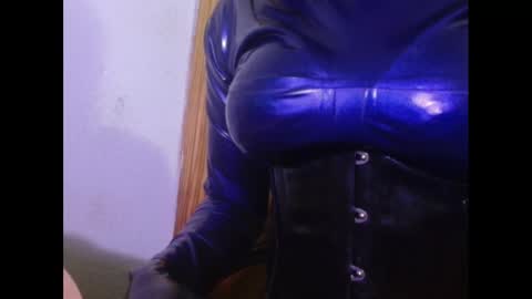 Snapshot of drone1397 chatting on December 5, 11:34 pm Drone1397 online show from December 5, 11:34 pm