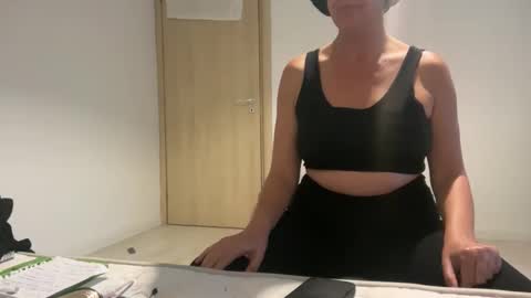 Dr. Resa online show from October 21, 3:38 pm