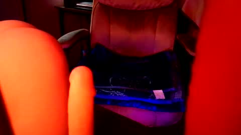 Snapshot of drwhoisit chatting on September 29, 1:04 am Dr WhoIsIt online show from September 29, 1:04 am