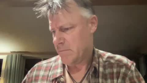 Snapshot of dudeinnh chatting on October 23, 10:32 pm Steve online show from October 23, 10:32 pm