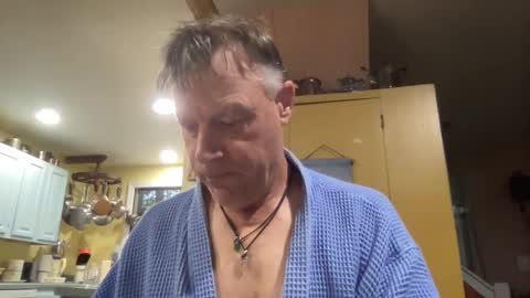 Snapshot of dudeinnh chatting on September 30, 10:48 am Steve online show from September 30, 10:48 am