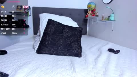 Dulce Maria online show from October 16, 1:05 am