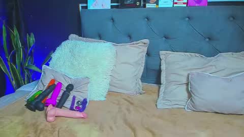 C E L E S T E  online show from February 6, 1:05 am