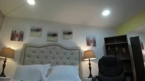 Dulce Mia  online show from July 21, 7:38 pm