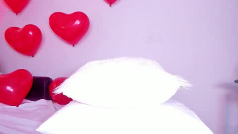 Dulce  online show from February 14, 9:28 pm