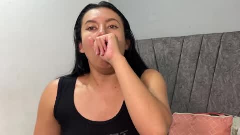 dulceizzy online show from June 17, 1:43 am