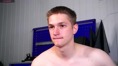 Dustyn online show from November 12, 3:14 pm