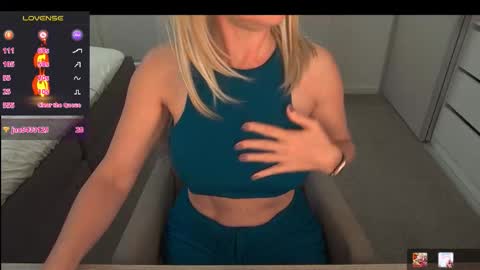 Ambertje040 online show from January 9, 9:04 am