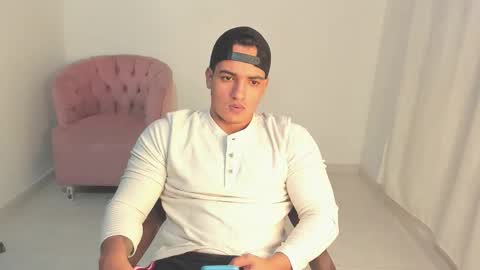 dwayne_esteven10 online show from January 12, 3:13 am