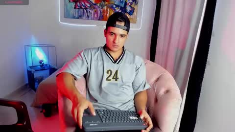 dwayne_esteven10 online show from February 3, 8:35 pm