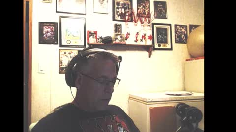 Snapshot of dwinmontana chatting on October 12, 5:33 am dwinmontana online show from October 12, 5:33 am