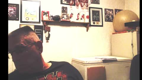 Snapshot of dwinmontana chatting on September 11, 4:03 am dwinmontana online show from September 11, 4:03 am