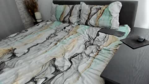 Dyanne online show from November 25, 5:01 pm