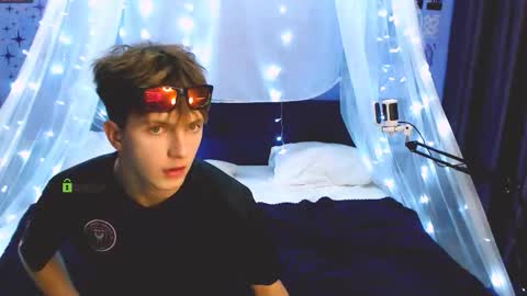 Snapshot of dylan_bold chatting on September 26, 7:55 pm dylan_bold online show from September 26, 7:55 pm