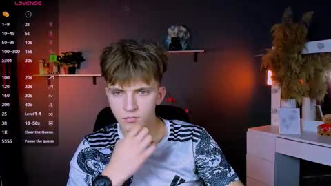 Snapshot of dylan_bold chatting on October 8, 7:31 pm dylan_bold online show from October 8, 7:31 pm
