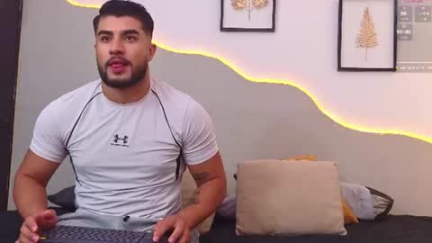 Bryan model independient online show from June 10, 7:35 pm