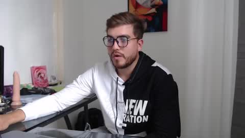 dylanhot10 online show from December 9, 8:44 pm