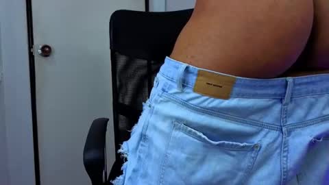 D Y L A N online show from January 13, 2:52 am