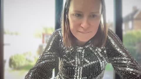 Nadia Ferreira  online show from February 5, 10:19 am