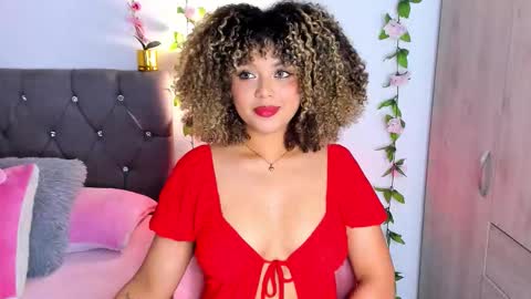 Snapshot of ebony_curly2 chatting on October 7, 9:55 pm isa online show from October 7, 9:55 pm