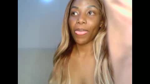 Snapshot of ebony_spicy chatting on October 19, 7:40 pm Ebony spicy online show from October 19, 7:40 pm