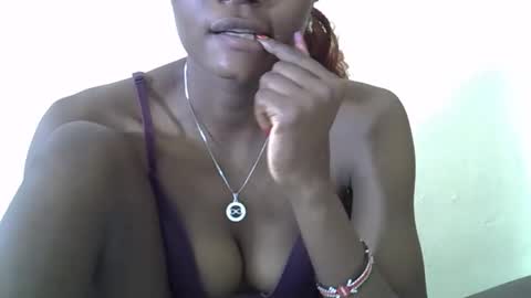 Snapshot of ebonycutegal4 chatting on October 21, 11:04 am MELLEN online show from October 21, 11:04 am