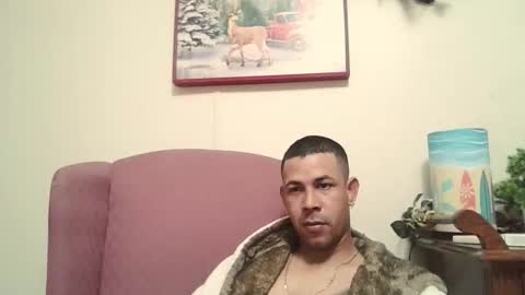 eddgarzay08 online show from April 17, 6:05 am