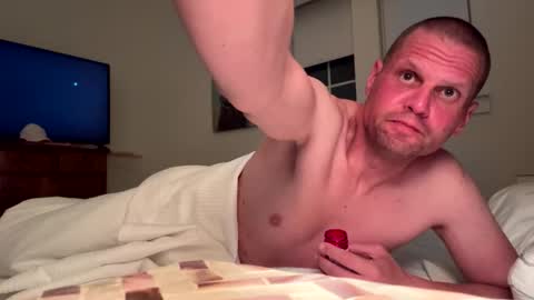 edg3bbieg online show from April 4, 3:57 am