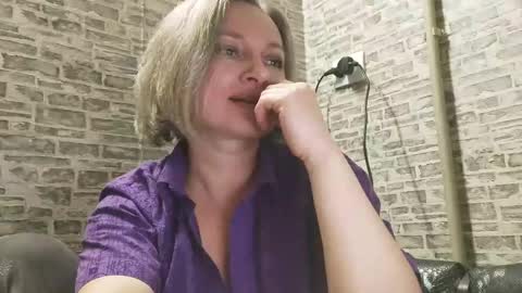 Snapshot of edithmanning chatting on February 13, 6:37 pm edithmanning online show from February 13, 6:37 pm
