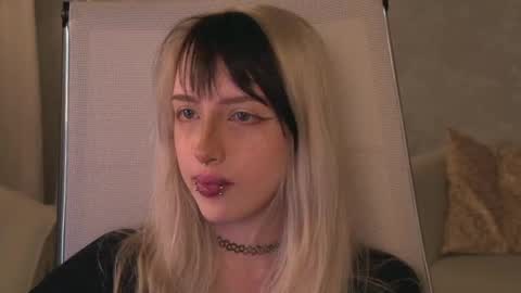 EVA NON NUDE online show from June 3, 6:02 pm