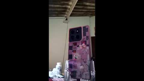 eimy_saenzz online show from April 17, 7:16 pm