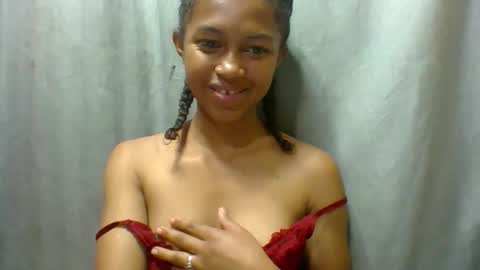Snapshot of elaliealdy chatting on October 21, 3:59 pm elaliealdy online show from October 21, 3:59 pm